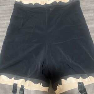 Chantal Thomass Cream ShortsGarter